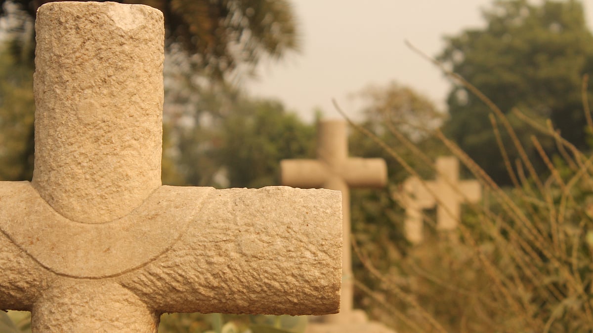 Old tombstones in Nicholson Cemetery. (Photo: <b>The Quint</b>)