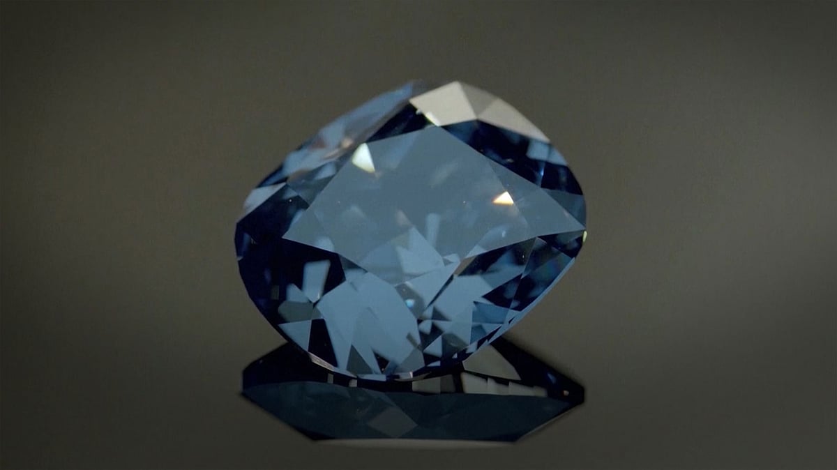 The rare ‘Blue Moon’ diamond was auctioned at Sotheby’s in Geneva, Switzerland on Wednesday. (Photo: AP screengrab)