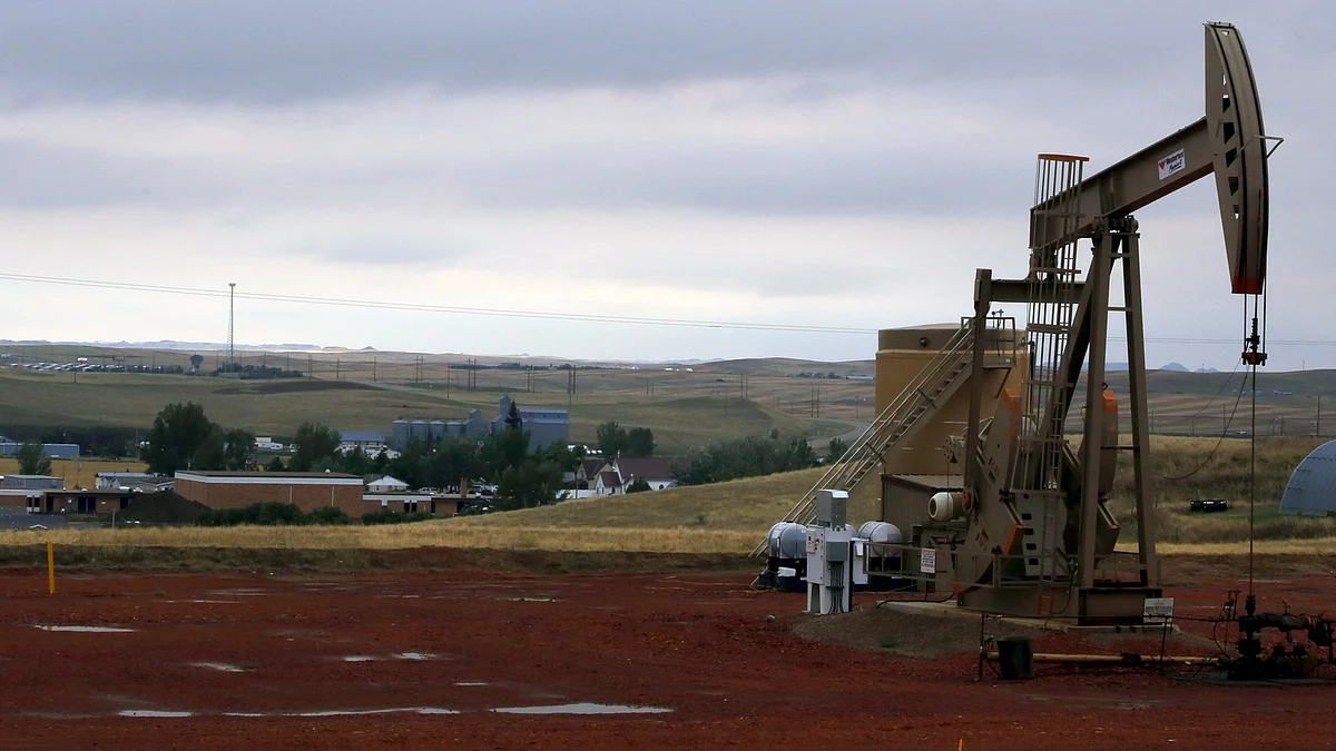 Crude inventories in the United States, the world’s largest petroleum producer, rose 2.6 million barrels last week.&nbsp;(Photo: AP)