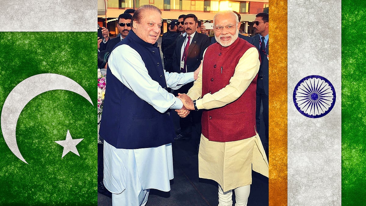 Prime Minister Nawaz Sharif greets Prime Minister Modi in Lahore. (Photo: <b>The Quint</b>)