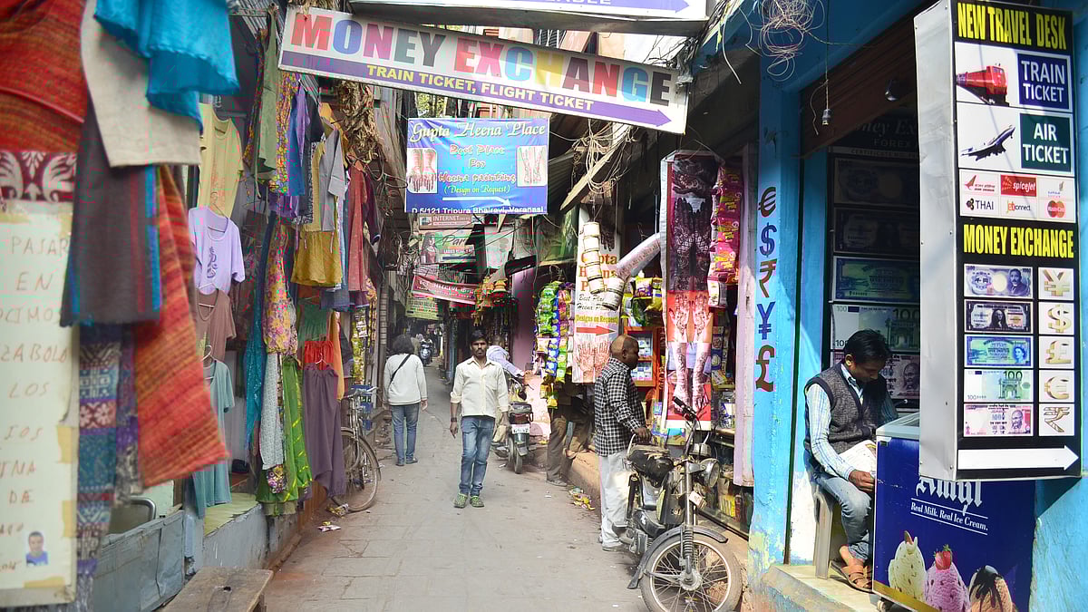 A street in Varanasi’s Sonarpura area. (Photo: Sumilan Chatterjee)