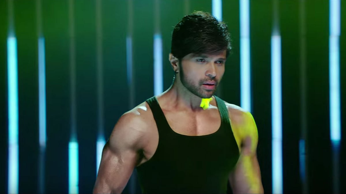 Himesh Reshammiya in a whole new avatar. (Photo: Screenshot from Teraa Surroor trailer) 
