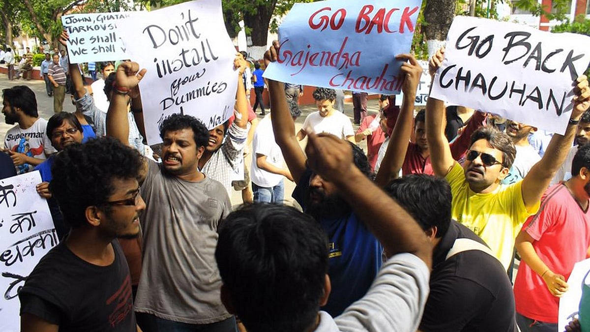 Students at FTII protesting against Gajendra Chauhan’s appointment (Photo: Twitter/yogeshsadhwani)
