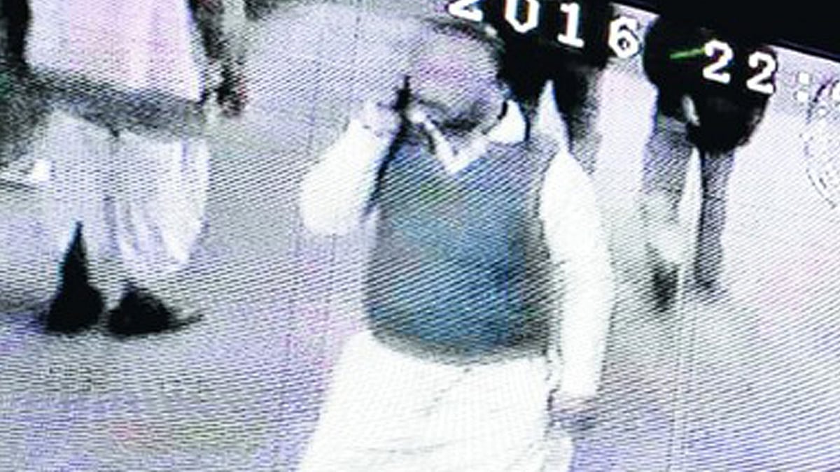 CCTV footage proves MLA Alam was at Patna junction on 17 January 2016. (Photo: <a href="http://www.telegraphindia.com/1160122/jsp/frontpage/story_65226.jsp#.VqHoNPl96Uk"><i>The Telegraph</i></a>)