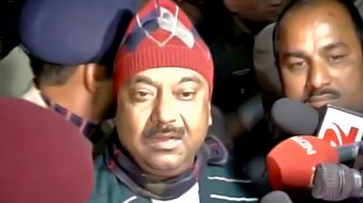 JD(U) MLA Sarfaraz Alam was at Patna junction on 17 January 2016. (Photo Courtesy: ANI)