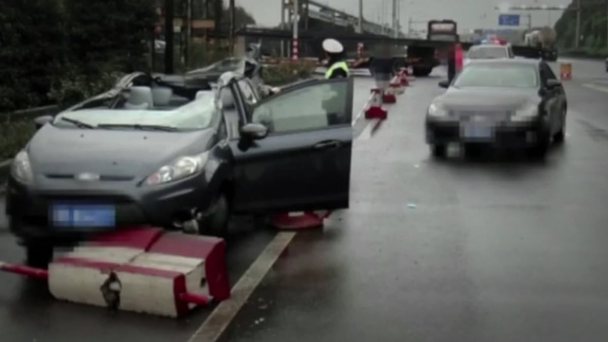 Car’s  roof rips off by the rails on a truck that parked in the middle of a road. (Photo: AP screengrab)