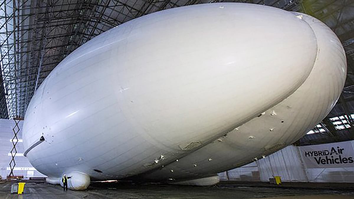 The longest aircraft in the world, Airlander 10. (Photo: <a href="https://twitter.com/Canary_Fly/status/707990503220977666">Twitter</a>)