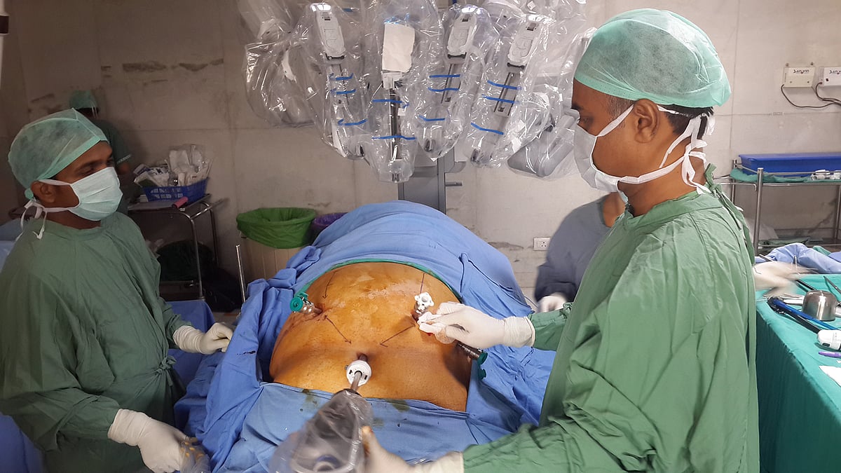Dr Arun Prasad (right) gets ready for a robotic surgery at a
Delhi hospital. (Photo: IANS)