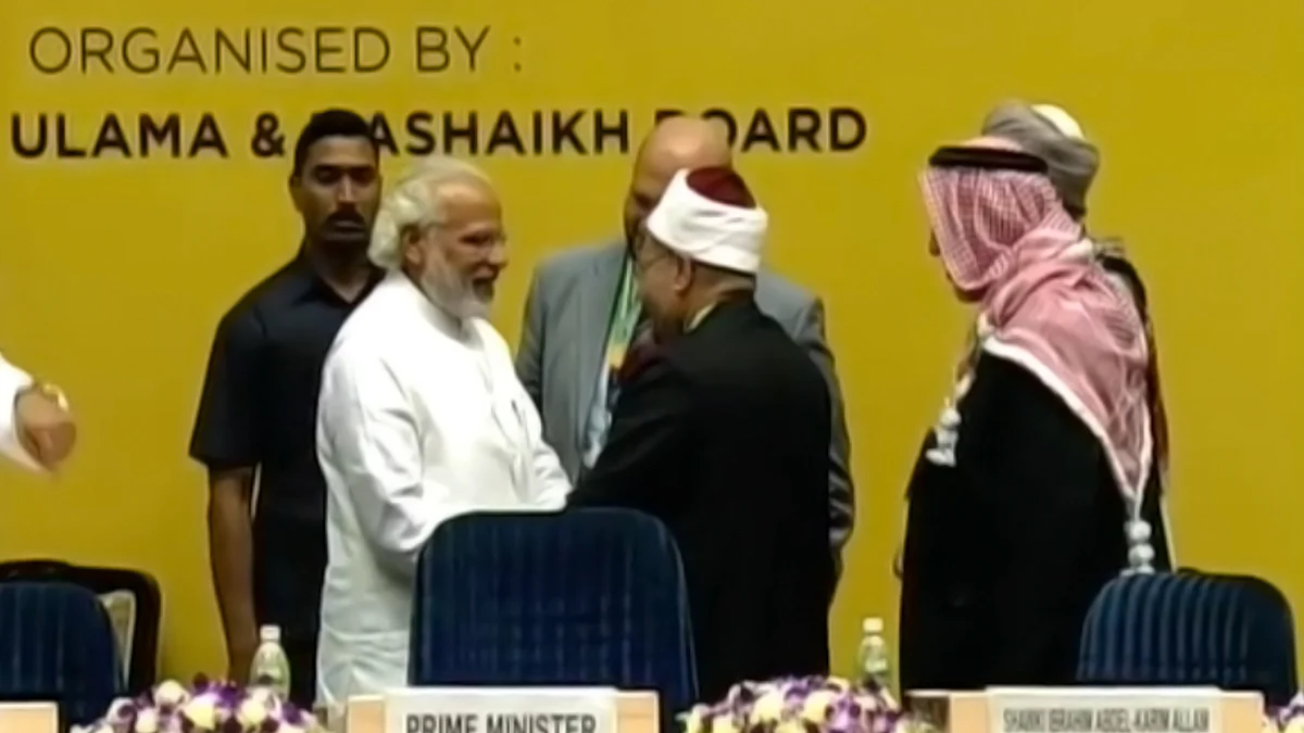 Prime Minister Narendra Modi with delegates at the World Sufi Forum. (Photo Courtesy: YouTube)