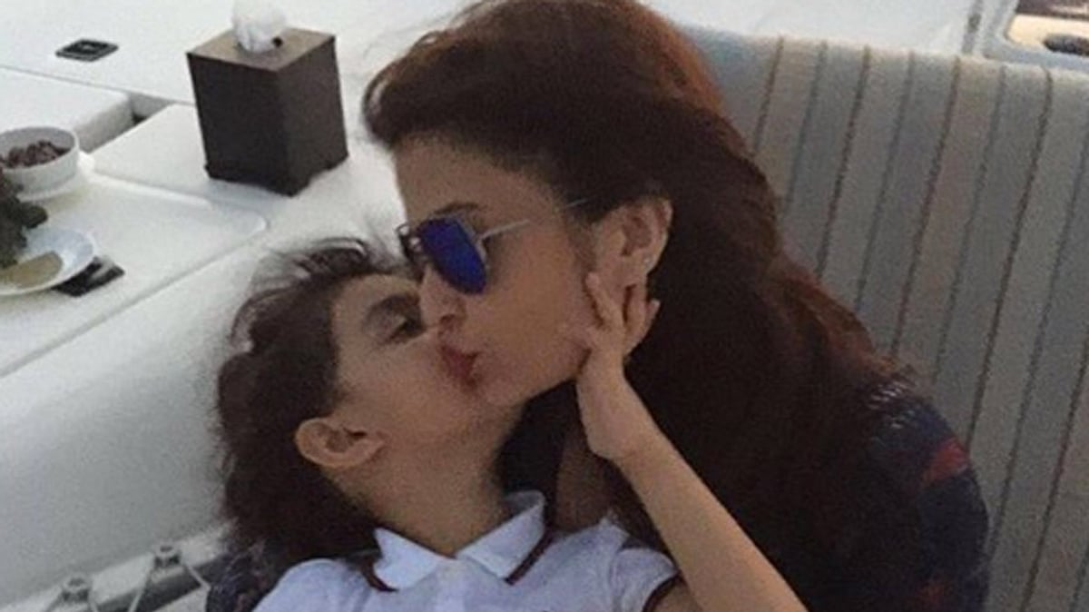 Aishwarya Rai with her daughter Aaradhya. (Photo Courtesy: Twitter/<a href="https://twitter.com/BachchanJrFC/status/715452784884244480">@BachchanJrFC</a>)