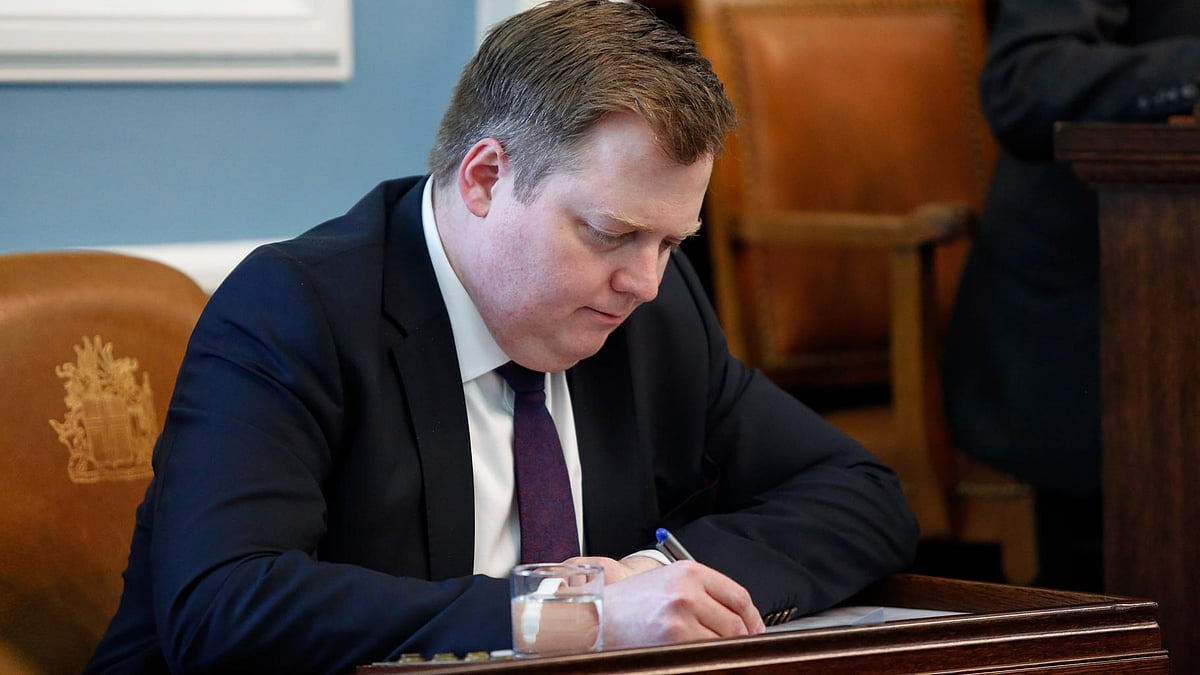 Iceland’s Prime Minister Sigmundur David Gunnlaugsson, writes during a parliamentary session in Reykjavik on Monday April 4, 2016. (Photo: AP)