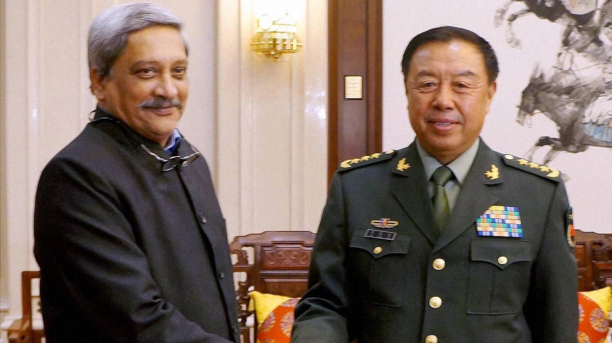 Defence Minister Manohar Parrikar being welcomed by Gen. Fan Changlong, Vice Chairman of the China’s Central Military Commission in Beijing on Monday.(Photo:PTI)