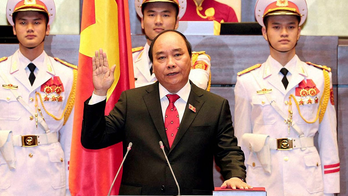 Nguyen Xuan Phuc takes oath after being elected Prime Minister, in Hanoi, Vietnam, April 7, 2016 (Photo: PTI)