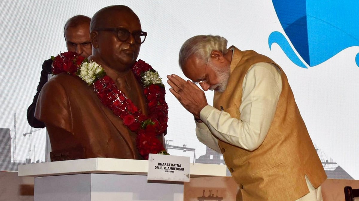 PM Modi bows down to the statue of Dr Ambedkar. (Photo Courtesy: Twitter/<a href="https://twitter.com/narendramodi">@narendramodi</a>)