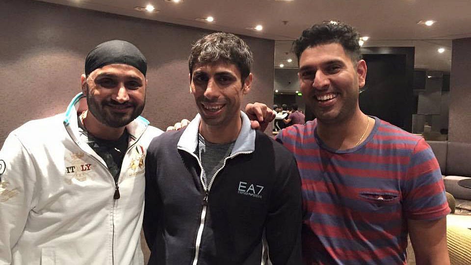 Harbhajan Singh (L), Ashish Nehra (C) and Yuvraj Singh (R). (Photo: Facebook.com/CircleofCricket.HarbhajanSingh)