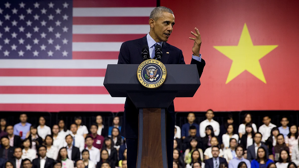 President Barack Obama speaks to young Vietnamese people during the Young Southeast Asian Leaders Initiative (YSEALI) at Ho Chi Minh City, Vietnam. (Photo: AP)