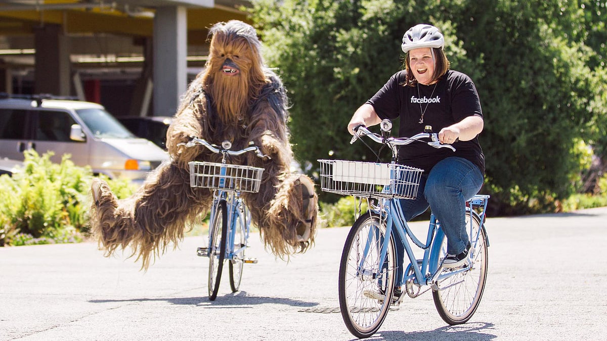 ‘Chewbacca Mom’ and Chewbacca enjoying the day at the Facebook headquarters. (Photo: <a href="https://www.facebook.com/photo.php?fbid=10102853439855451&set=pcb.10102853441182791&type=3&theater">Facebook</a>)
