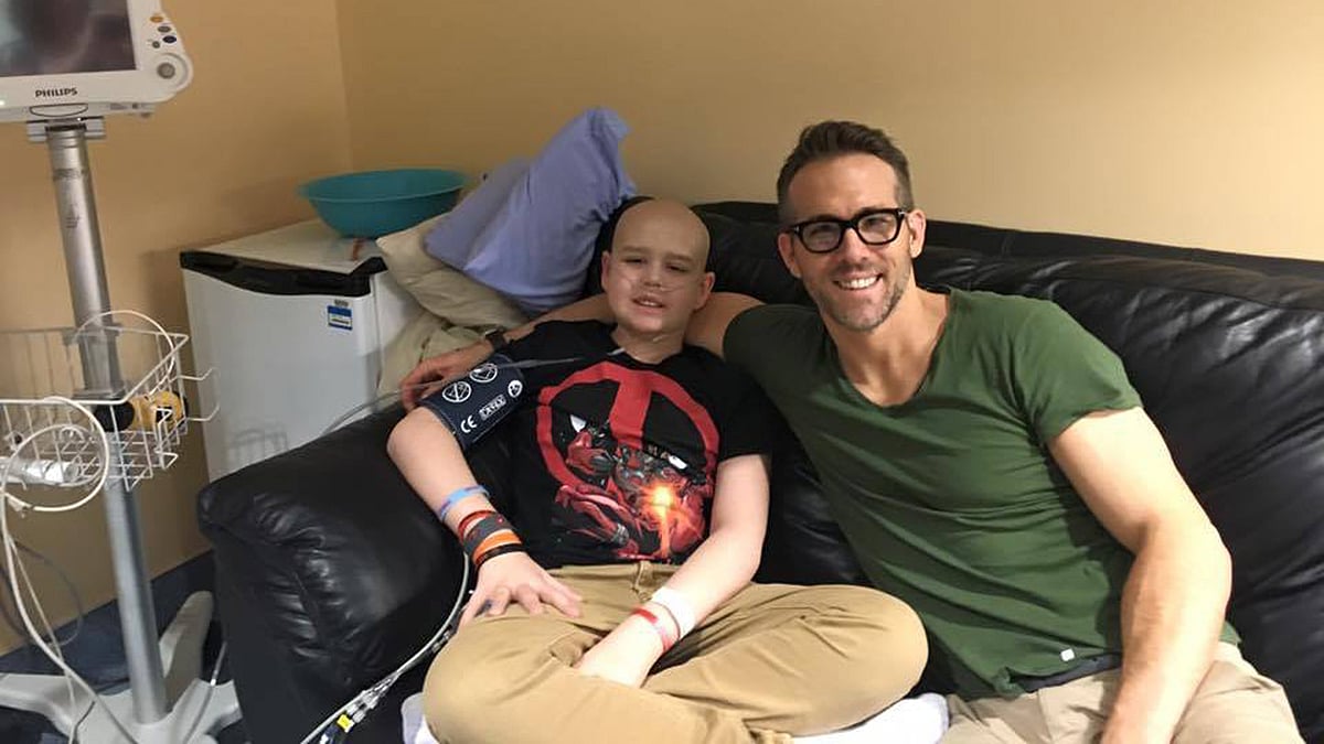 Ryan Reynolds with Connor McGrath who recently passed away due to cancer. (Photo: <a href="https://www.facebook.com/VancityReynolds/posts/818676424943148">Ryan Reynold’s Facebook page</a>)