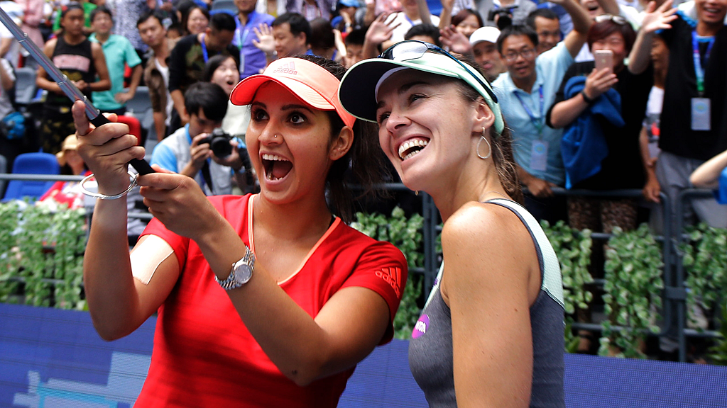 Sania Mirza (L) and Martina Hingis (R). (Photo: IANS)