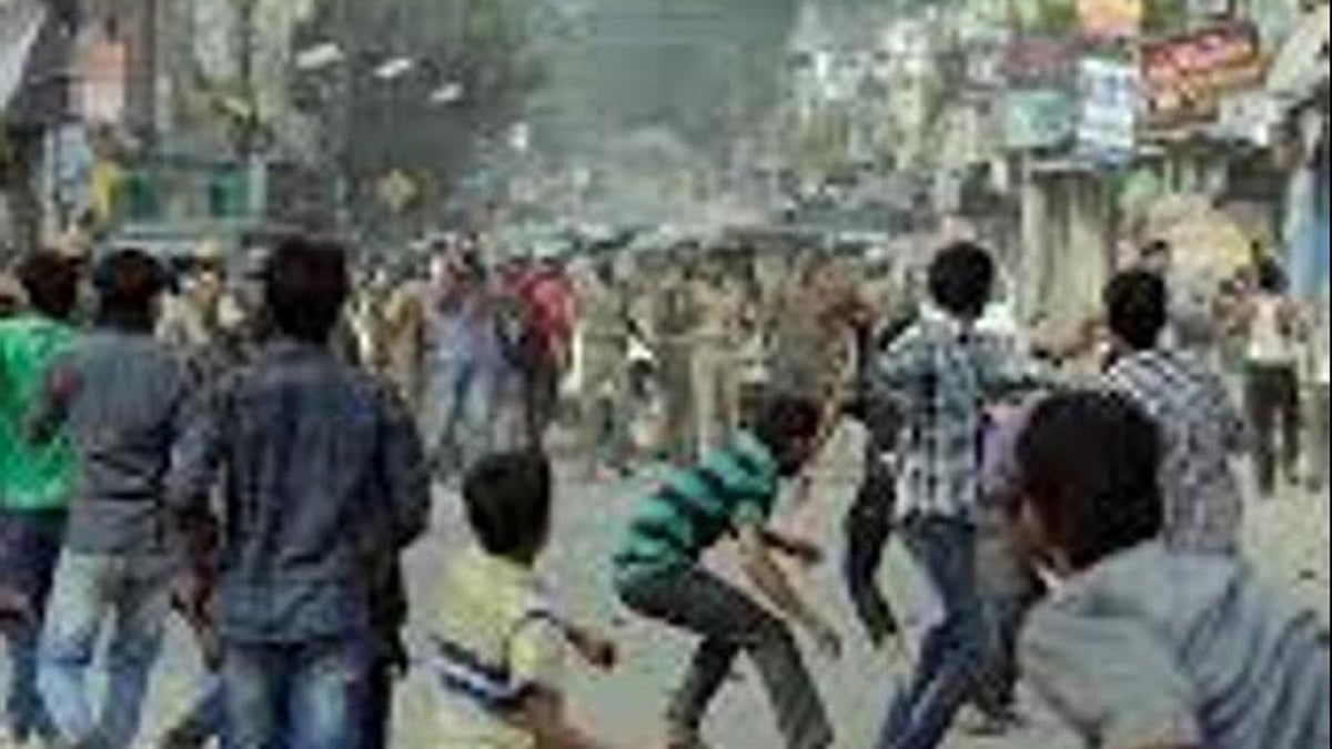 Police officials said that the situation remained tense but under control.&nbsp;(Photo Courtesy: Twitter/<a href="https://twitter.com/rsikh">@rsikh</a>)<a href="https://twitter.com/rsikh"></a>