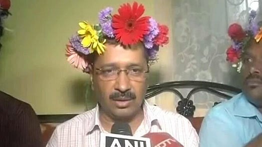 Arvind Kejriwal wears a flower tiara when he visits the fishermen community in Goa (Photo: ANI Screengrab)