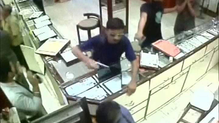 CCTV cameras capture the theft at a jewellery shop in Sodepur, North 24 Paraganas in West Bengal. (Photo: ANI Screengrab)