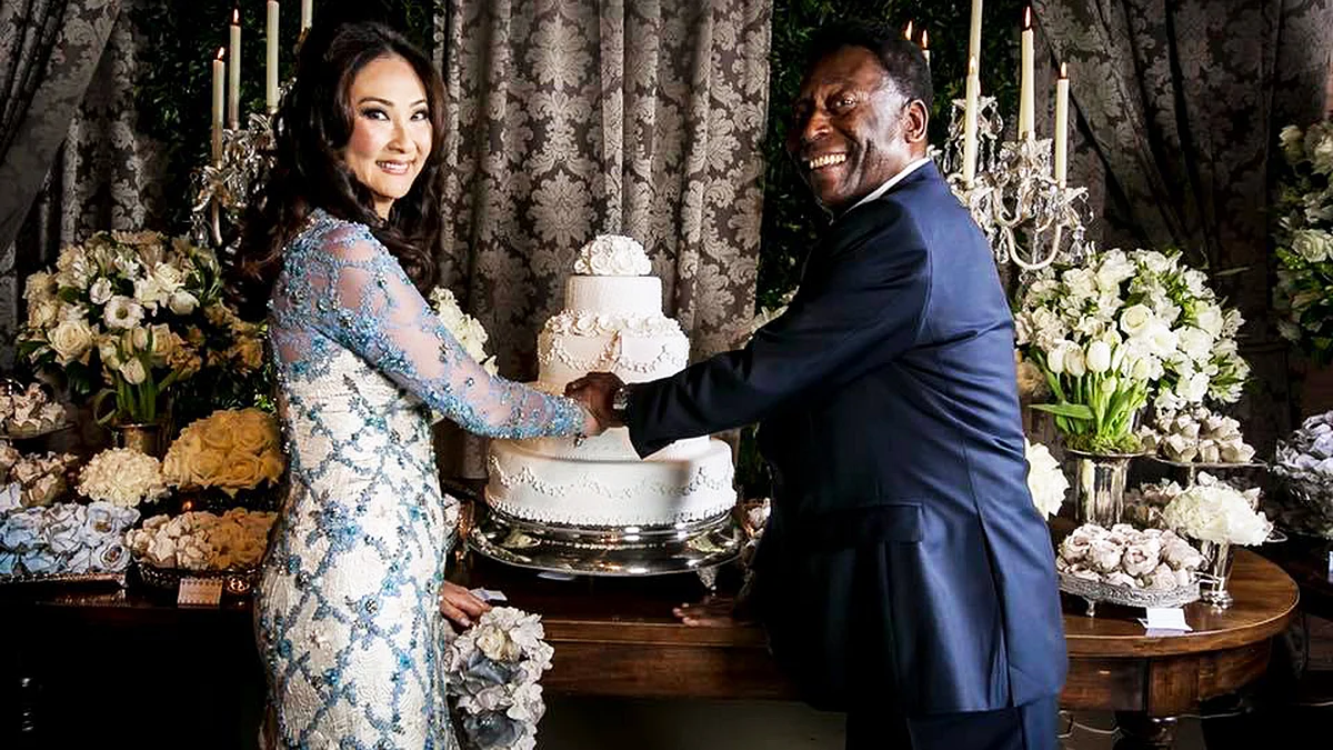 He will tie the knot with his 50-year-old girlfriend Marcia Cibele Aoki at a small religious ceremony in Sao Paulo next week. (Photo: Pele <a href="https://www.facebook.com/Pele/photos/a.402724329746692.98473.372164252802700/1290763970942719/?type=3&amp;theater">Facebook Page</a>)