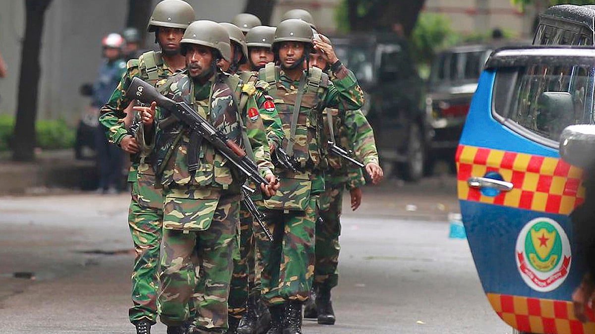 Bangladeshi soldiers come out of an area housing a restaurant popular with foreigners after heavily armed militants attacked it. (Photo: AP) 