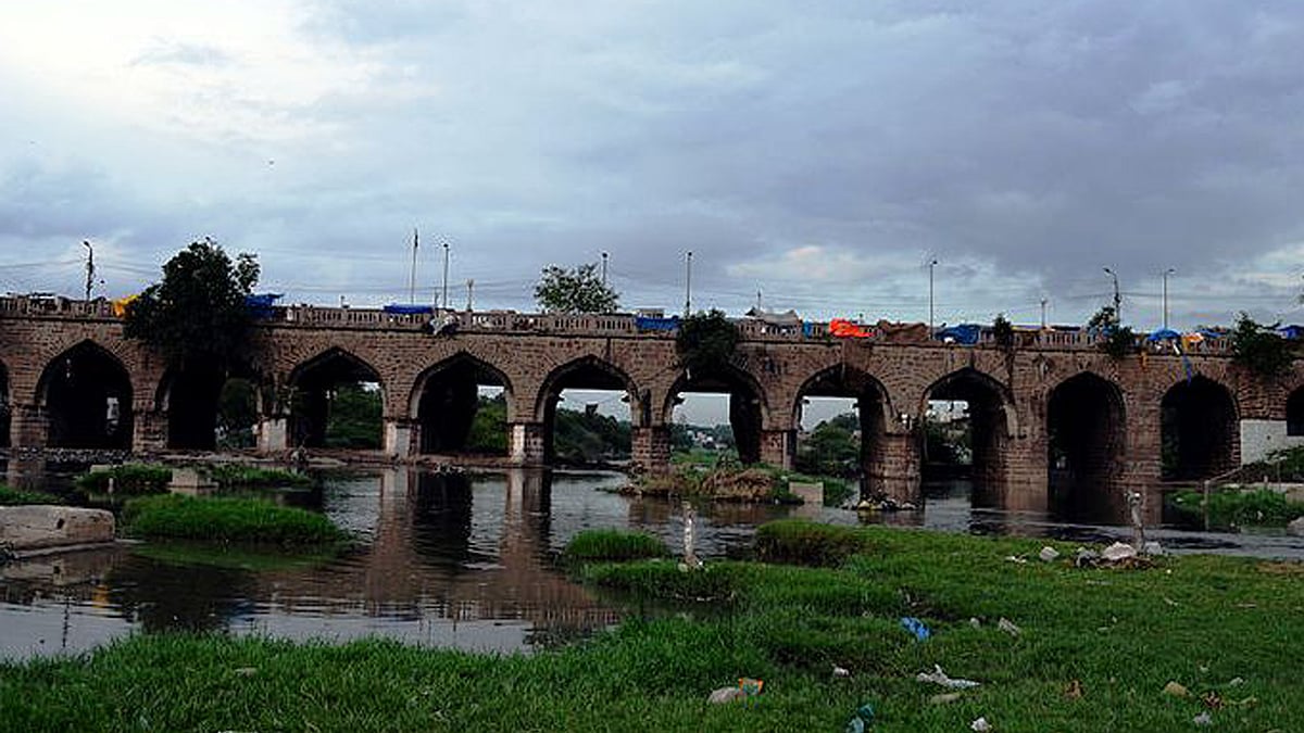  Crores of money and new policy measures haven’t been enough to clean up the industrial sewage in River Musi. (Photo Courtesy: The News Minute)