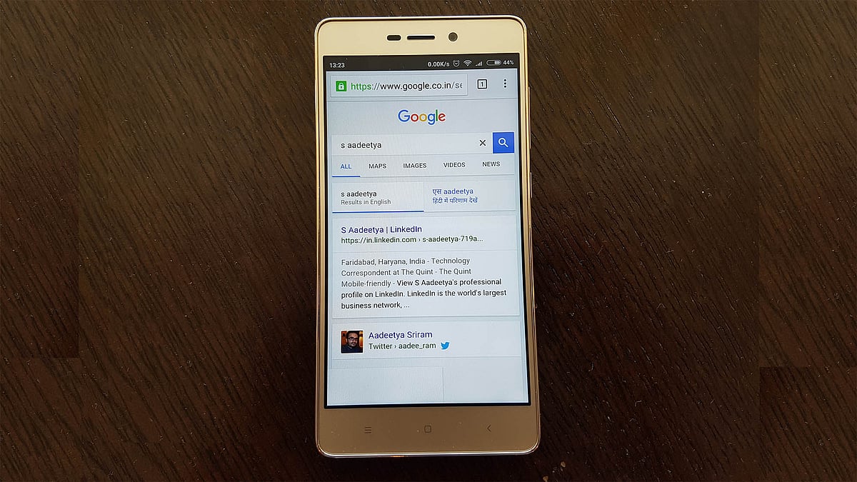 Stay in the loop works on Google mobile. (Photo: <b>The Quint</b>)