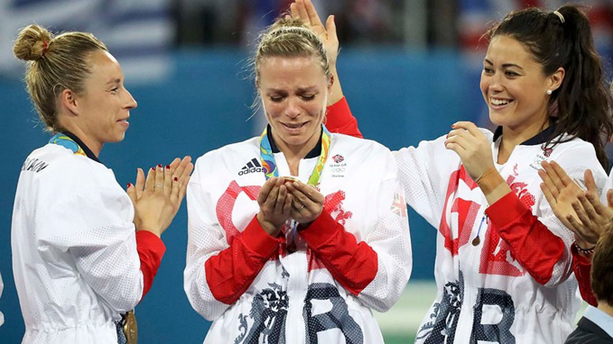 Kate Richardson-Walsh (centre) celebrates the Team GB hockey team’s victory. (Photo: Reuters)