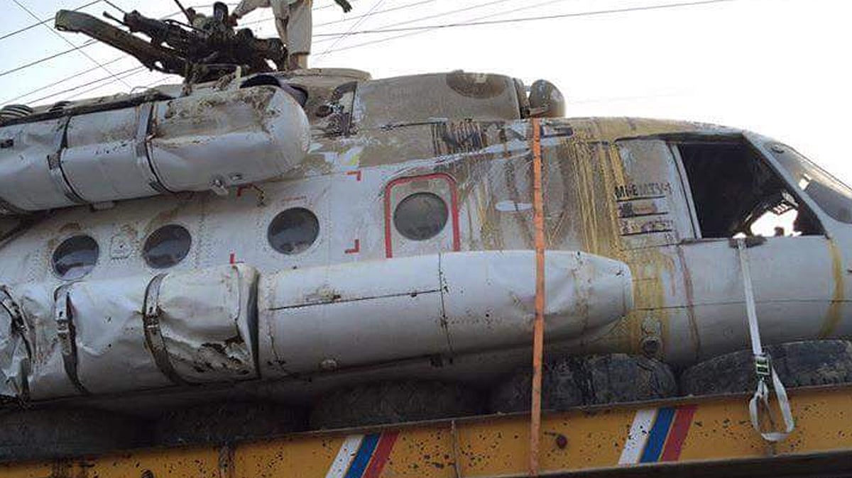 Scrap parts of the crashed helicopter being delivered to Pakistan. (Photo Courtesy: Twitter/<a href="https://twitter.com/LalPacha/status/761576673003397121">@Lal Pracha</a>