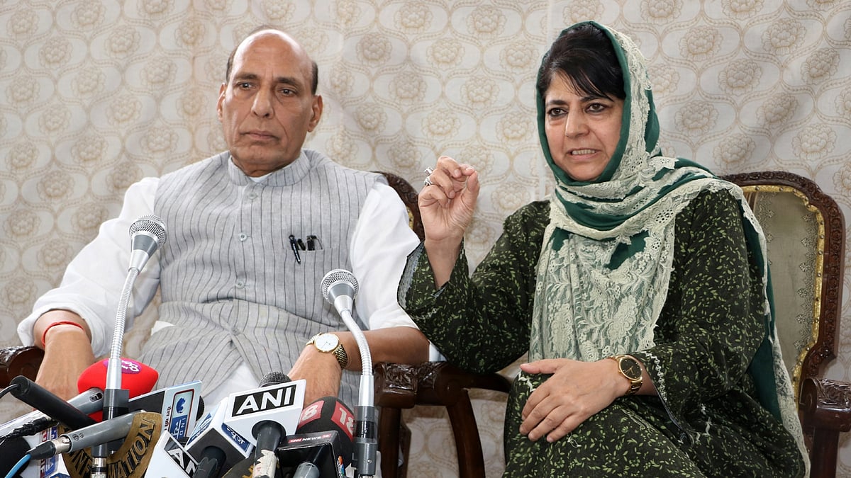 Mehbooba Mufti and Rajnath Singh hold a joint press conference in Srinagar. (Photo: IANS)