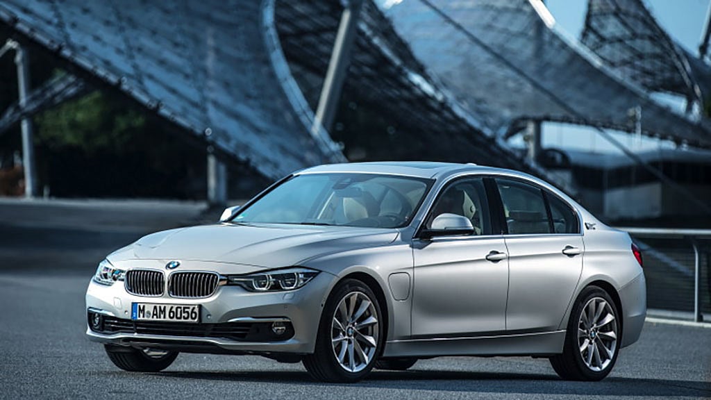 Is the BMW 330e is the Tesla Model 3 alternative? (Photo Courtesy: <a href="http://www.bmwblog.com/2015/09/03/world-premiere-2016-bmw-330e-plug-in-hybrid/">BMW</a>)
