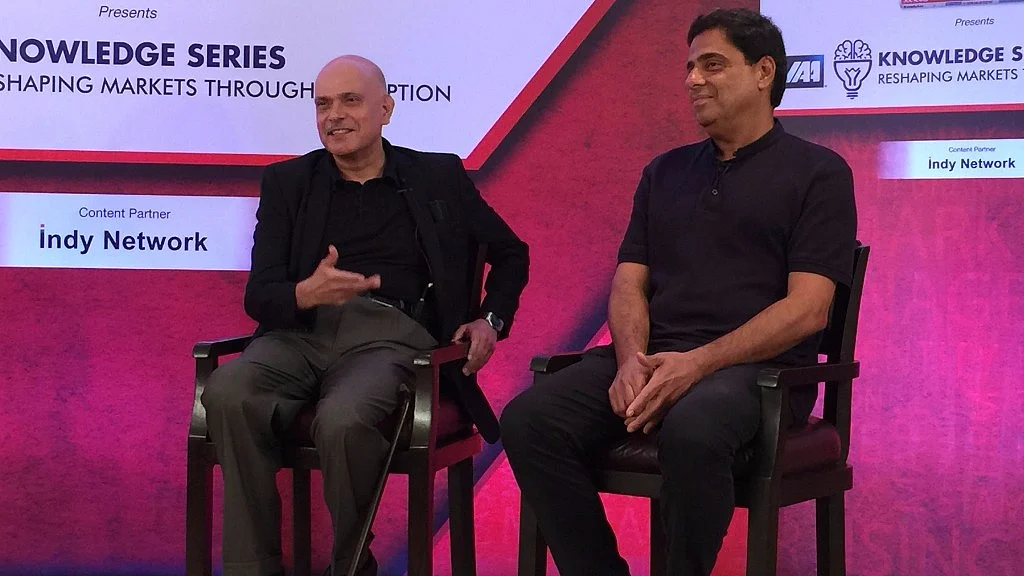 Raghav Bahl and Ronnie Screwvala at the #IAAA knowledge series (Photo: <b>The Quint</b>)