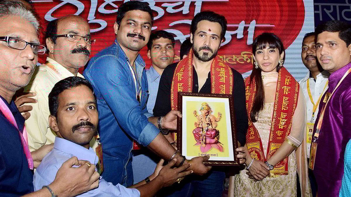 Emraan Hashmi and wife Parveen pose with organisers of the Ganesha Galli pandal. (Photo: Yogen Shah)