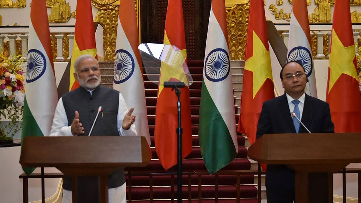 Prime Minster Narendra Modi with Vietnamese President Tran Dai Quang on Saturday, 3 September 2016. (Photo Courtesy: Twitter/<a href="https://twitter.com/MEAIndia/status/771933064461185024">@MEAIndia</a>)