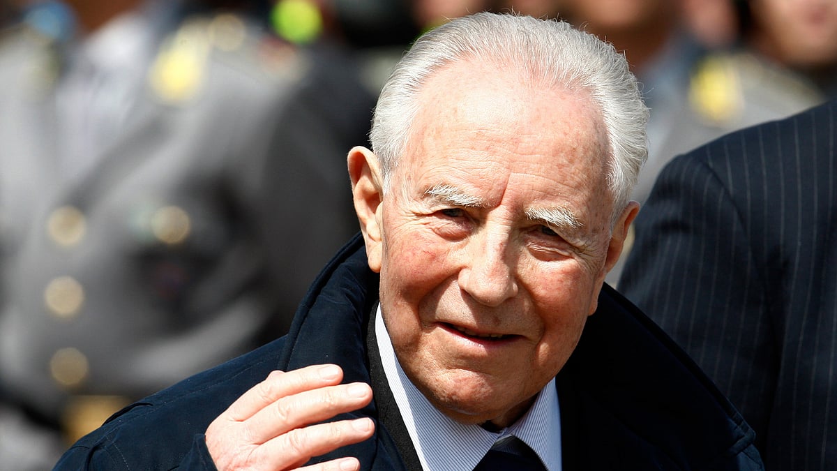 A file photo of Italian President Carlo Azeglio Ciampi attending the funeral service for quake victims in L’Aquila, central Italy in 2009. (Photo: AP)