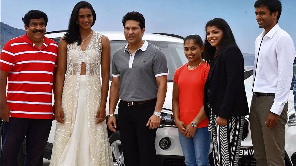 (L-R) Chamundi, PV Sindhu, Sachin Tendulkar, Dipa Karmakar, Sakshi Malik, P Gopichand. (Photo: ANI)