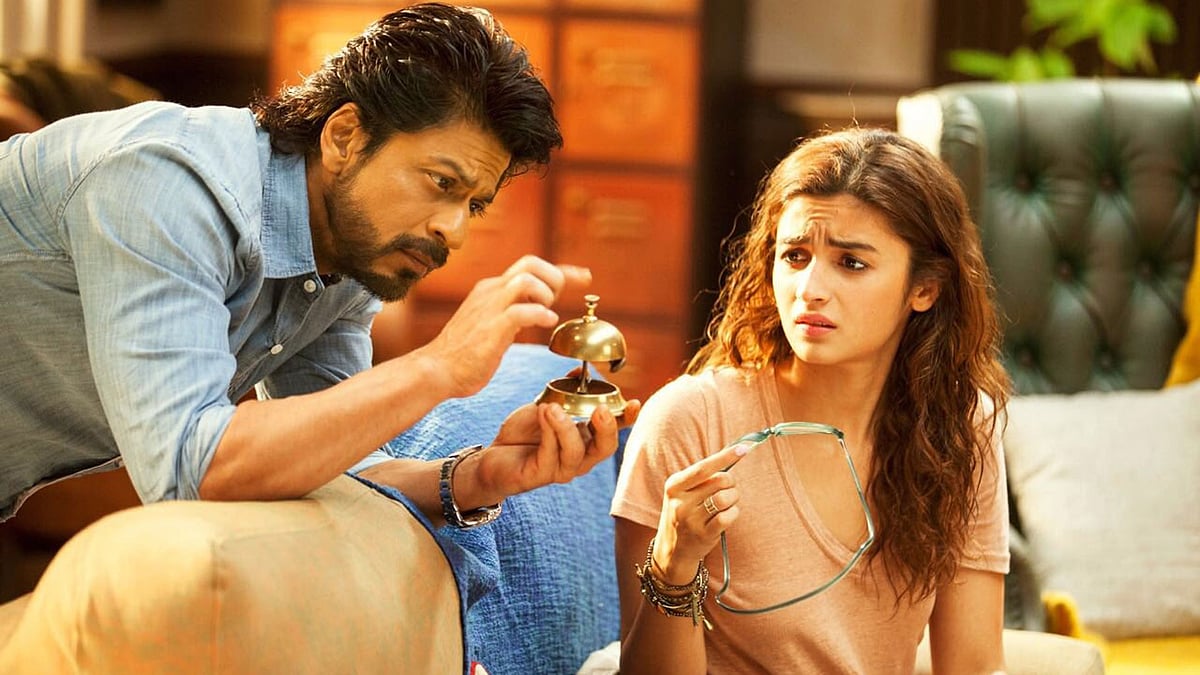 Shah Rukh Khan and Alia Bhatt in <i>Dear Zindagi.</i>