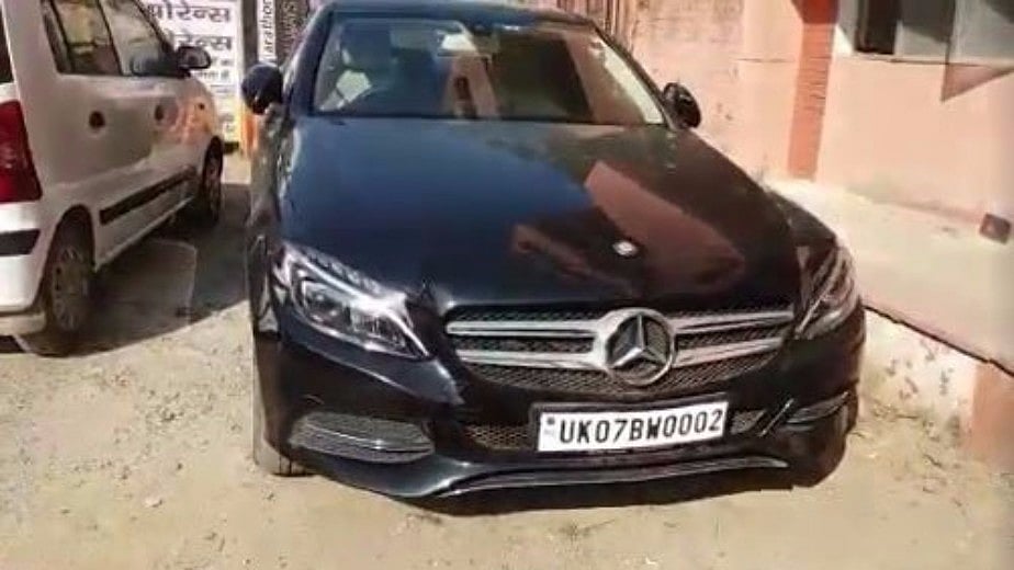  The teenage girl was shot dead in a Mercedes in Delhi. (Photo Courtesy: Twitter/<a href="https://twitter.com/KarnHT/status/811467240105119744?ref_src=twsrc%5Etfw">@KarnHT</a>) &nbsp;