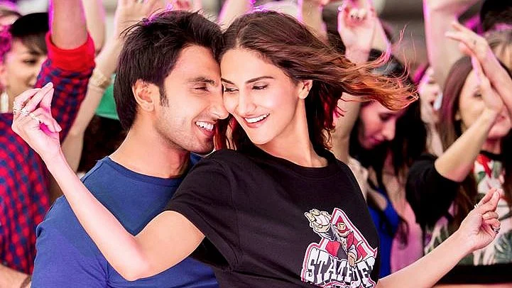 Ranveer Singh and Vaani Kapoor in ‘<i>Befikre</i>.’