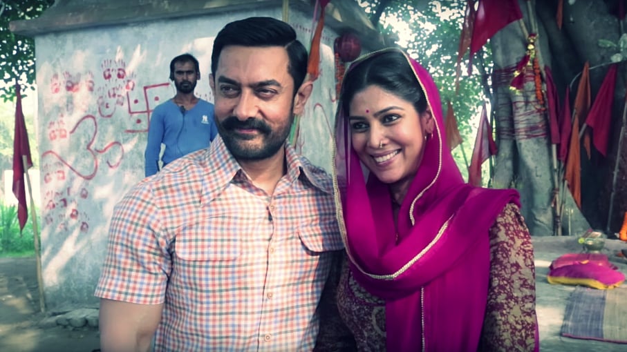 Aamir Khan and Sakshi Tanwar in the making of <i>Dangal</i>. (Photo courtesy: YouTube/<a href="https://www.youtube.com/channel/UCyvOJDBxhi1yqW97hXw3BDw">UTV Motion Pictures</a>)