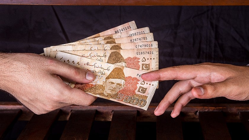 Pakistan passed a resolution for the withdrawal of Rs 5,000 notes. (Photo: iStock)