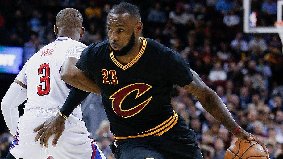 Cleveland Cavaliers’ LeBron James (23) drives around Los Angeles Clippers’ Chris Paul (3) during the first half of an NBA game. (Photo: AP)