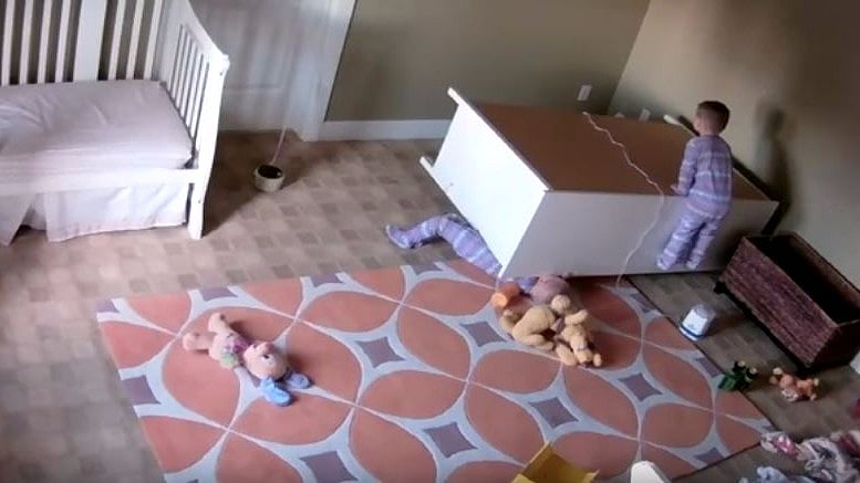 I’ve got your back, brother! (Photo Courtesy:<a href="http://"> YouTube Screenshot</a>)