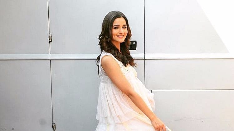 Alia twirls in her beautiful ivory white dress on the sets of <i>Badri Ki Dulhania</i>. (Photo: Instagram/ <a href="https://www.instagram.com/p/BQ24oXNF1B_/?taken-by=aliaabhatt&hl=en">Alia Bhatt</a>)