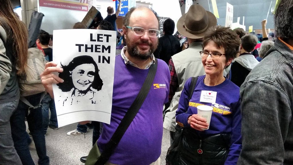 A Syrian couple at a protest. (Photo Courtesy: Che Ma)