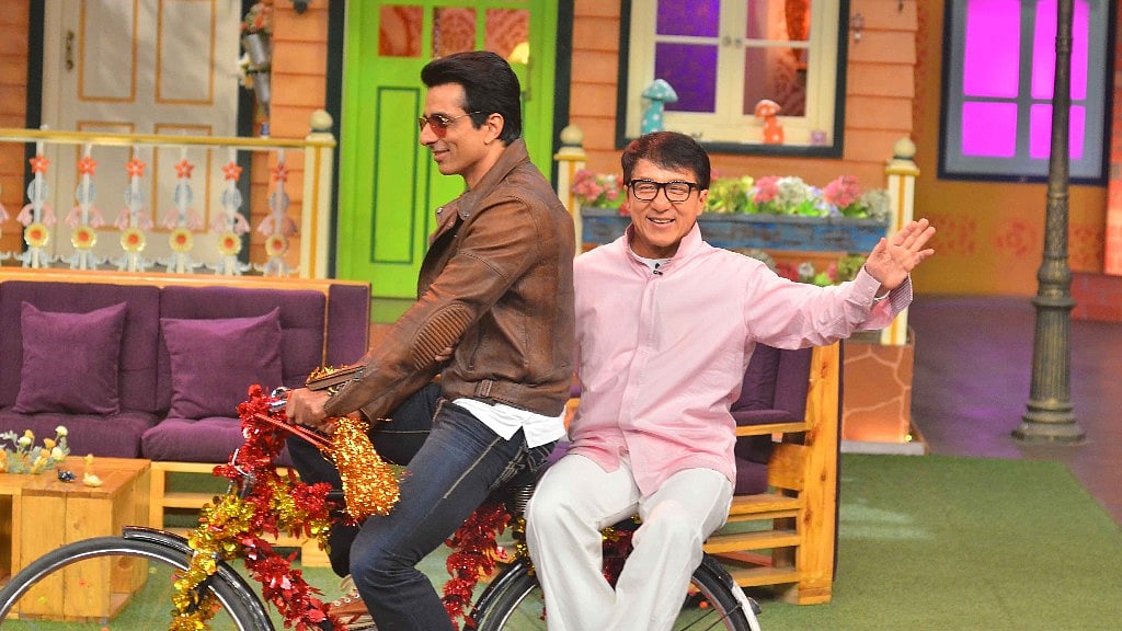 Jackie Chan and Sonu Sood on <i>The Kapil Sharma Show</i> . (Photo Courtesy: Yogen Shah)