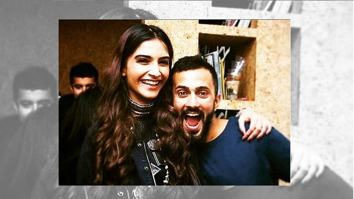 Sonam Kapoor and Anand Ahuja pose together. (Photo courtesy: <a href="https://www.instagram.com/p/BO17pk7Dm4x/?taken-by=sonamkapoor_anandahuja_lovers">Instagram/sonamkapoor_anandahuja_lovers</a>)